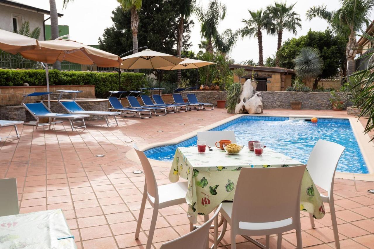 Alelida Villa Con Piscina 奇尼斯 外观 照片