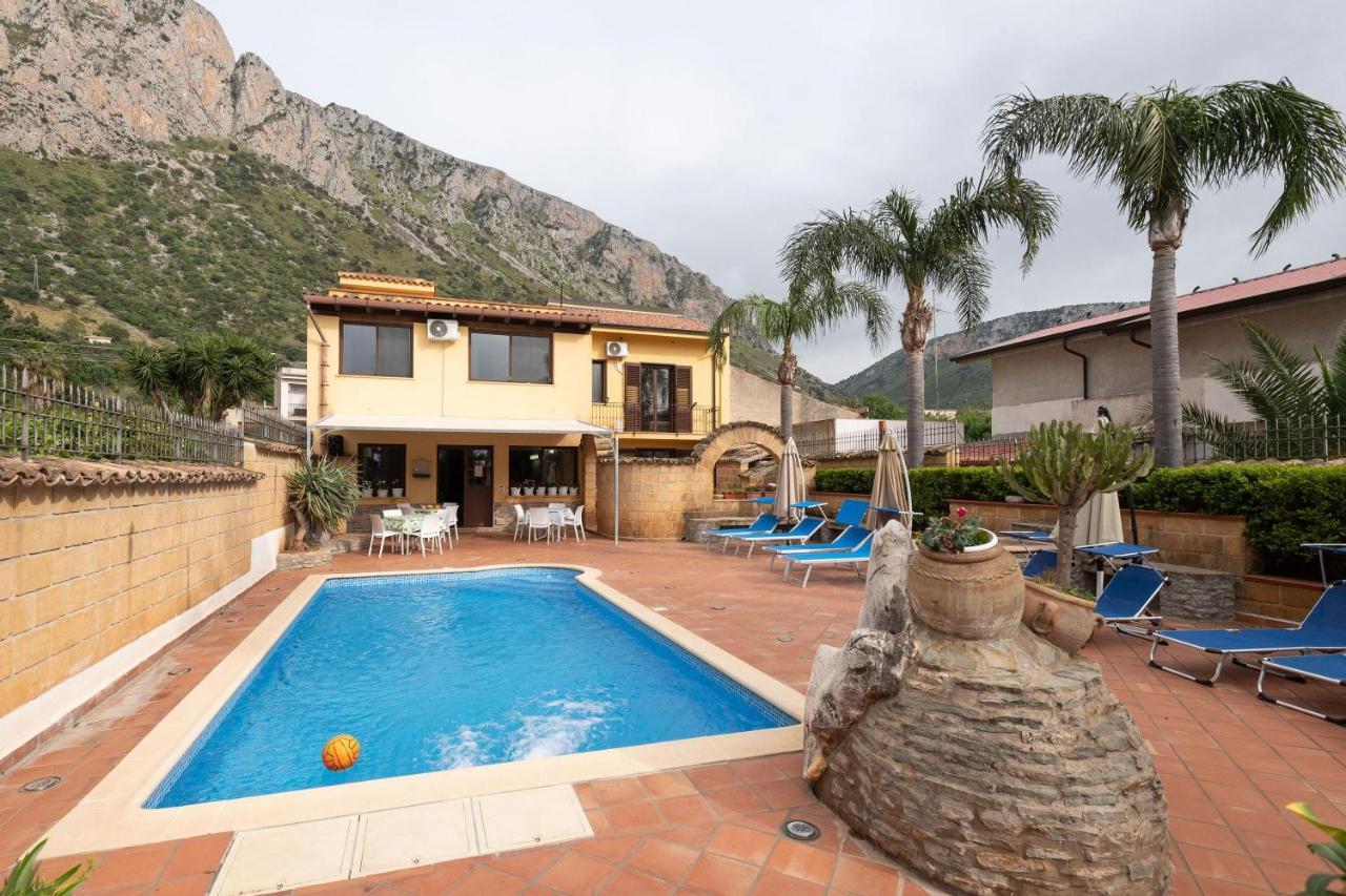 Alelida Villa Con Piscina 奇尼斯 外观 照片