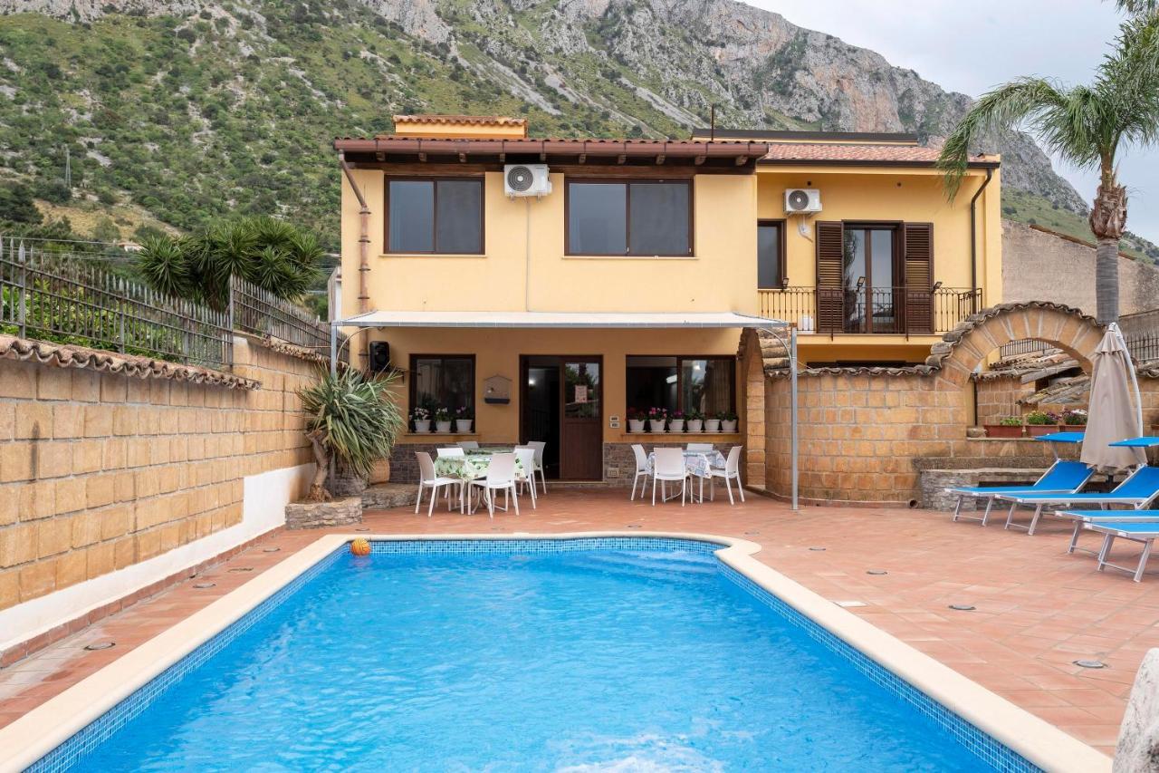 Alelida Villa Con Piscina 奇尼斯 外观 照片