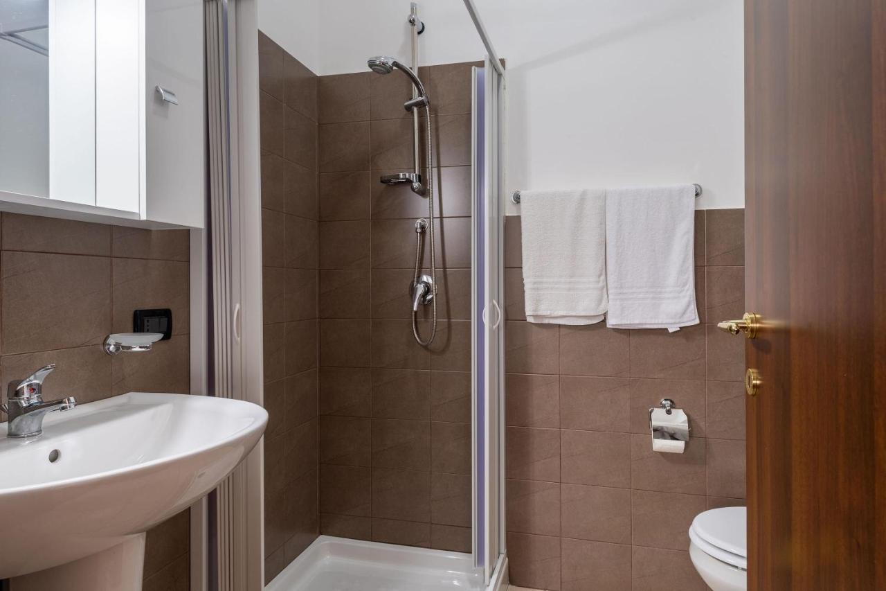 Alelida Villa Con Piscina 奇尼斯 外观 照片