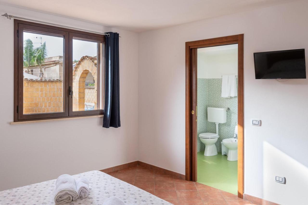 Alelida Villa Con Piscina 奇尼斯 外观 照片