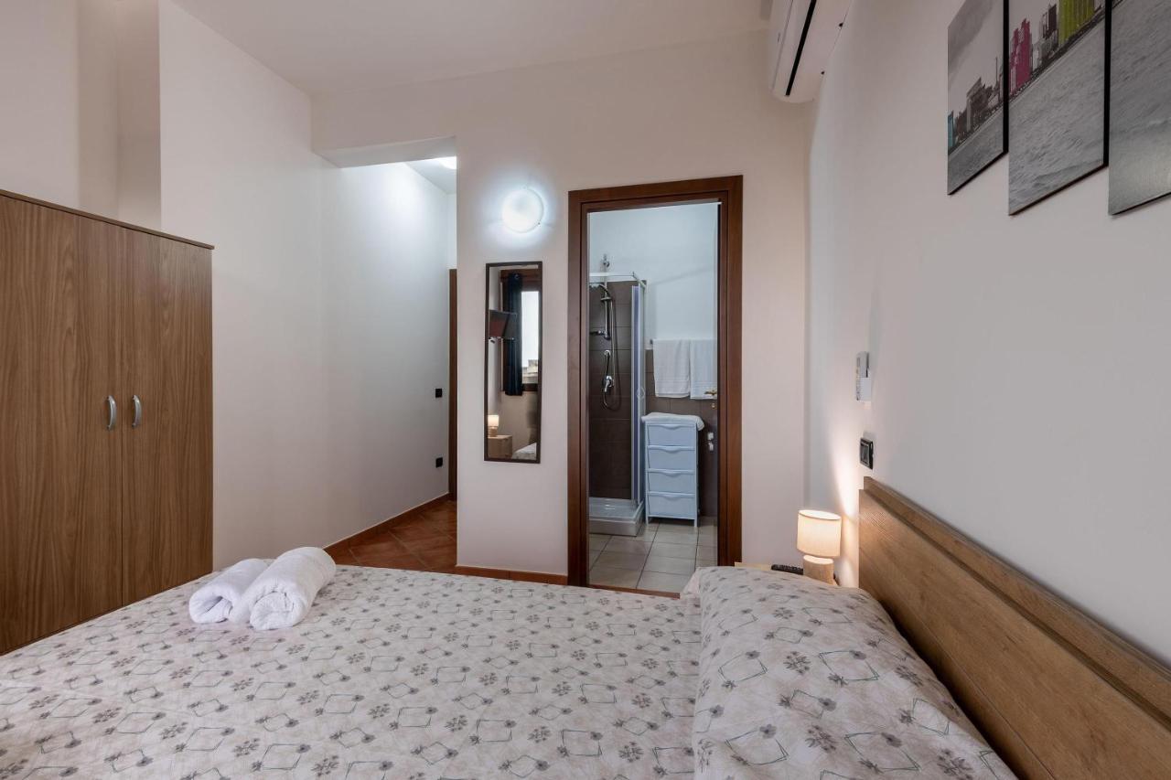 Alelida Villa Con Piscina 奇尼斯 外观 照片