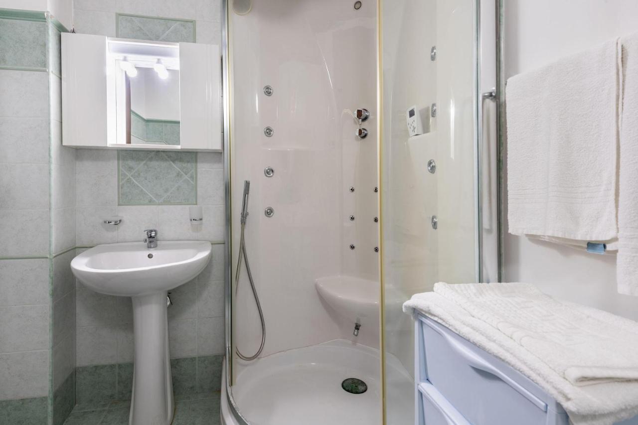 Alelida Villa Con Piscina 奇尼斯 外观 照片
