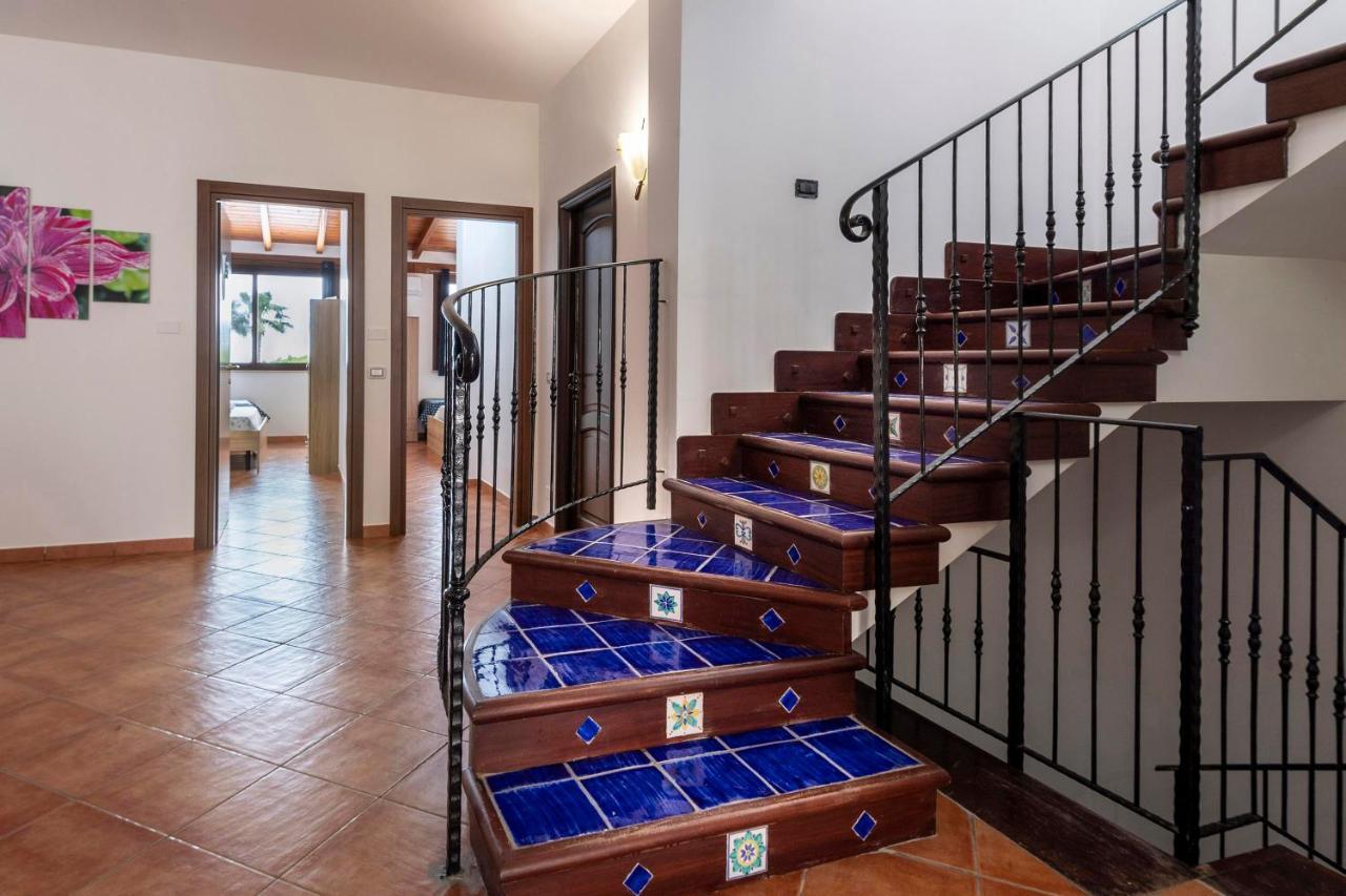 Alelida Villa Con Piscina 奇尼斯 外观 照片