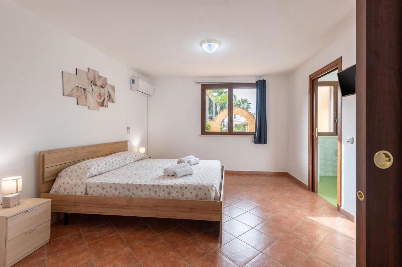 Alelida Villa Con Piscina 奇尼斯 外观 照片