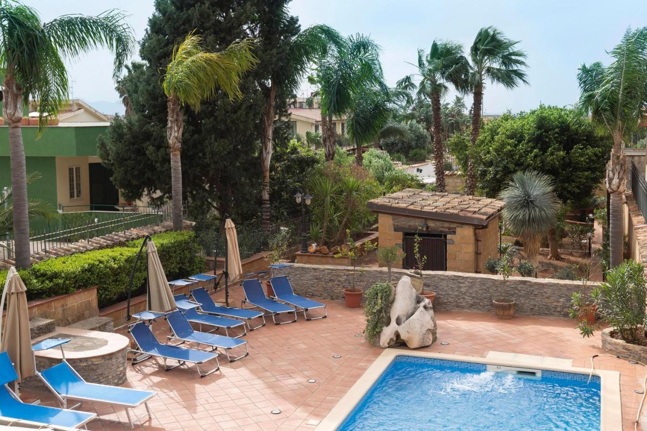 Alelida Villa Con Piscina 奇尼斯 外观 照片