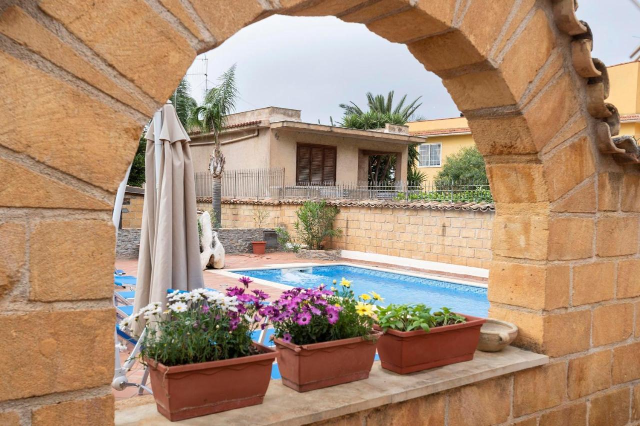Alelida Villa Con Piscina 奇尼斯 外观 照片